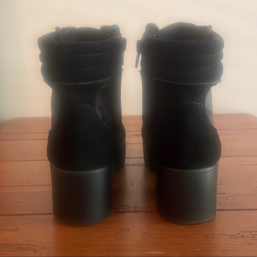 Steve Madden Greater black camo print chunky moto combat ankle boot. Size 6.5